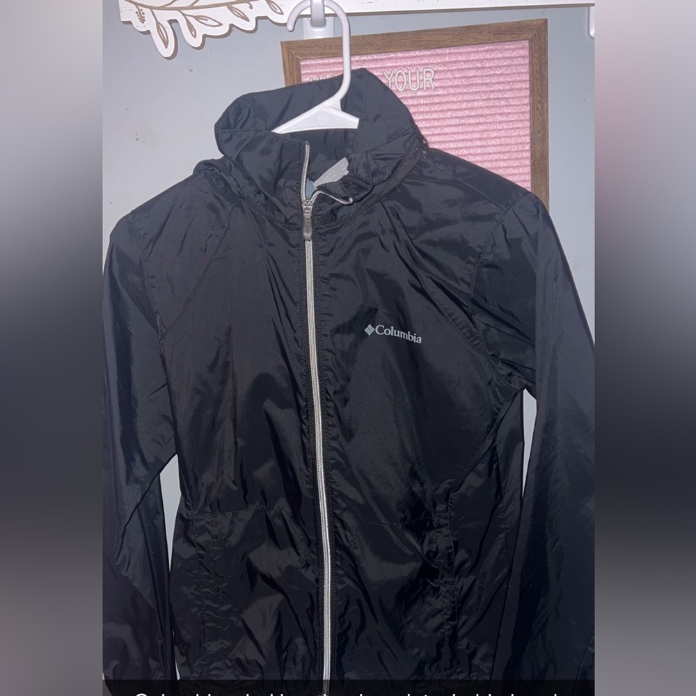 Columbia wind breaker